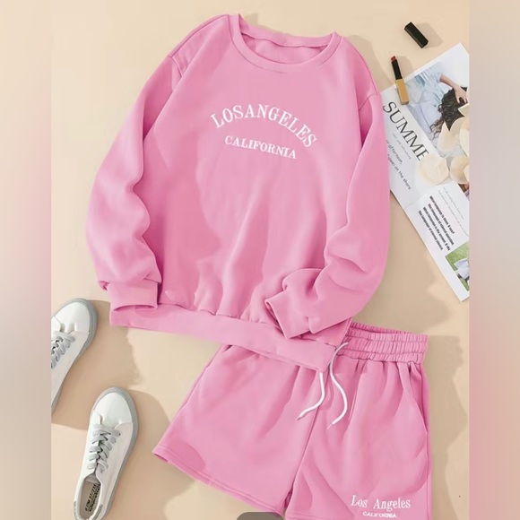 Sweaters - New Women’s 2 piece sweater with shorts set. Size Large 8/10